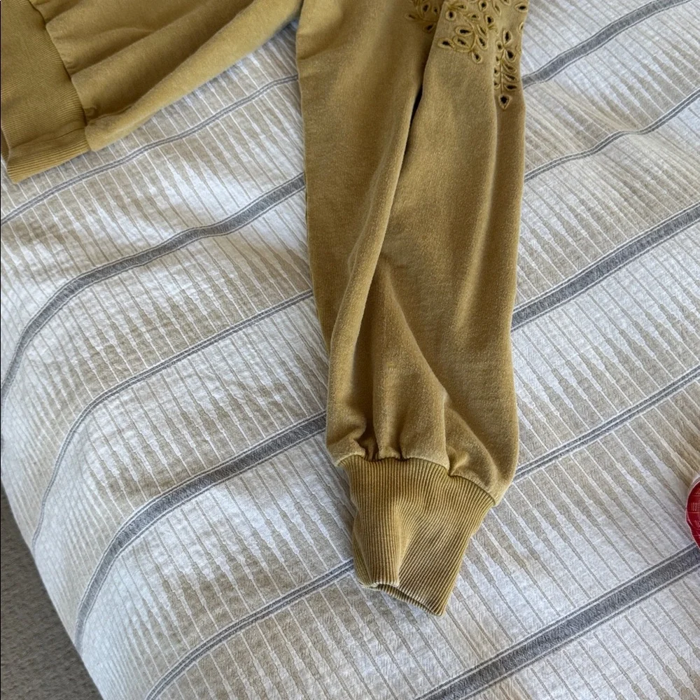 The Odells Embroidered Cutwork Sweatshirt Size S - Picture 7 of 10